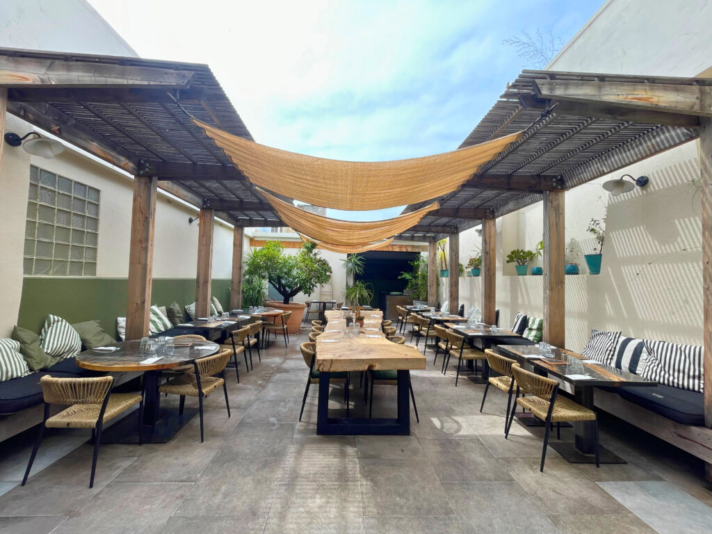 privatiser Patio Montaigne